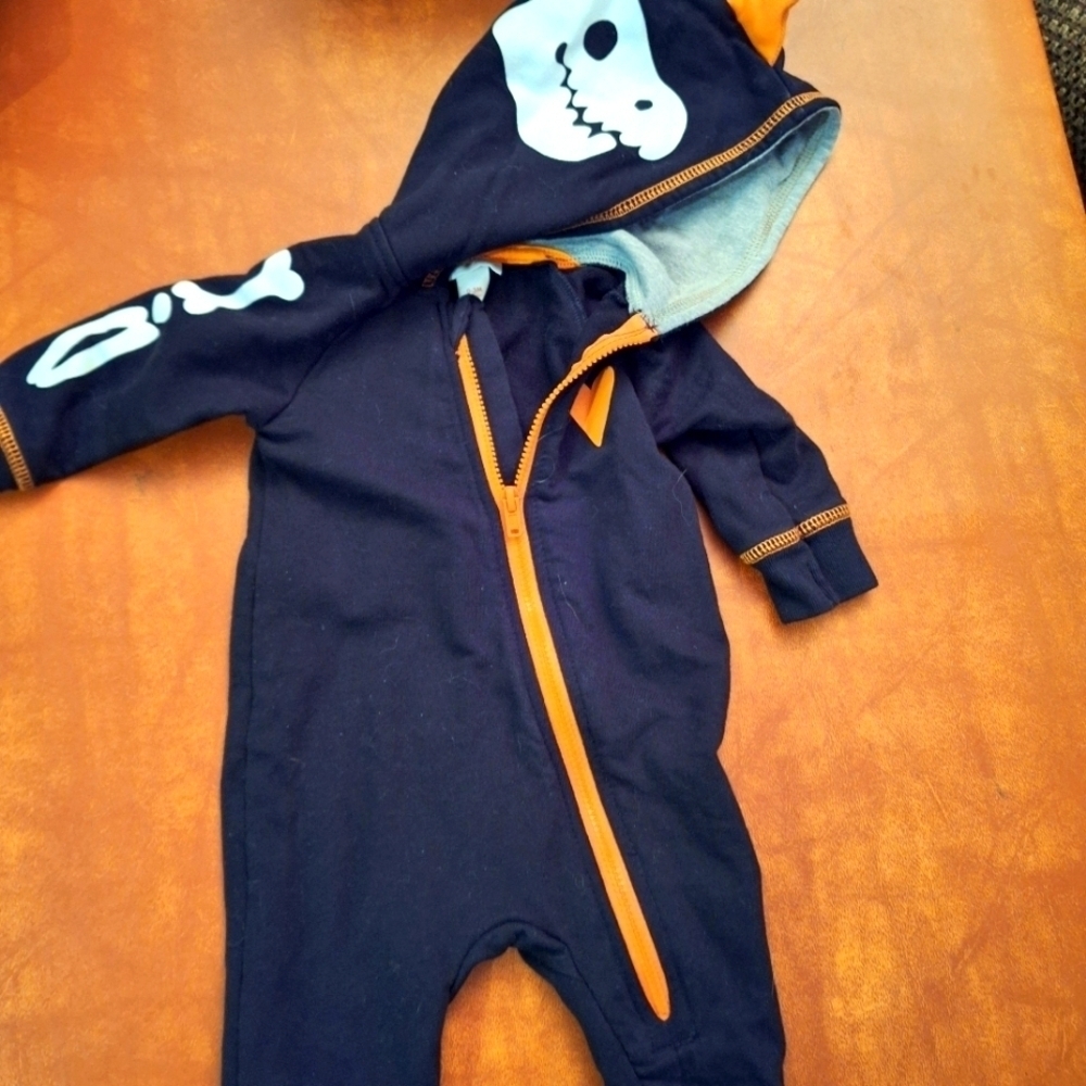 Cat & Jack Baby Halloween Sleeper Skull Skeleton Size 0-3 Months 💀